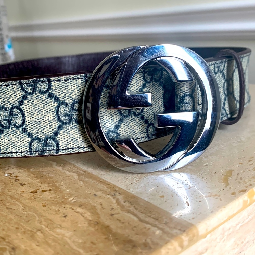 Authentic Gucci vintage GG Supreme belt with G buckle
